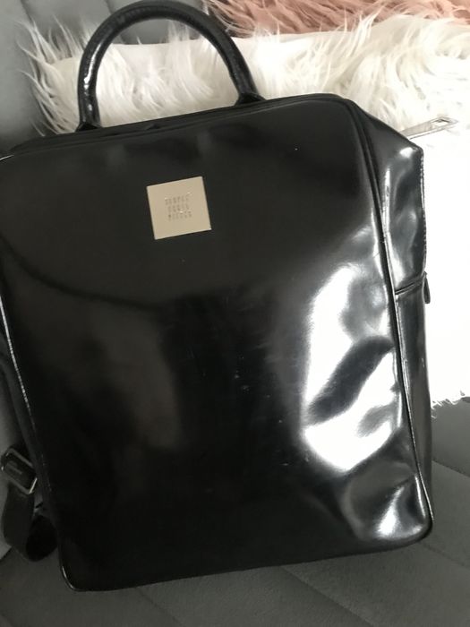 Plecak ze skóry  lakierowanej Simple.