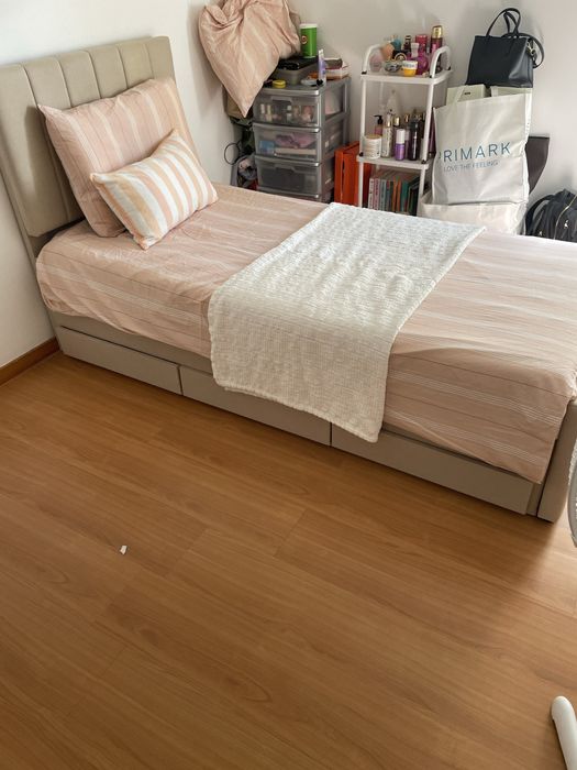 Cama dupla estofada 90x200