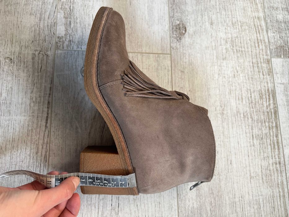 Замшеві черевики UGG р.41