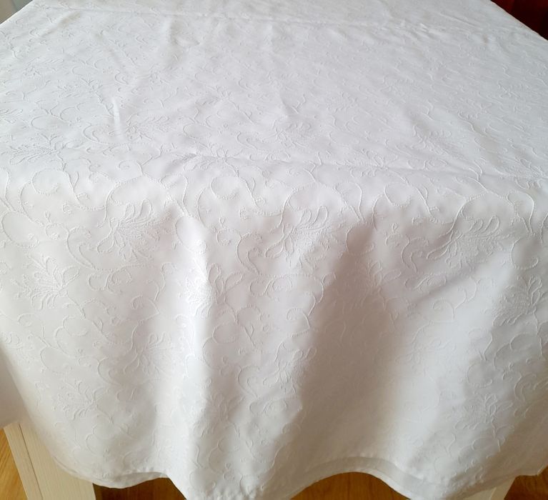 Duzy , nowu śnieżnobiały obrus 165 x 330 cm