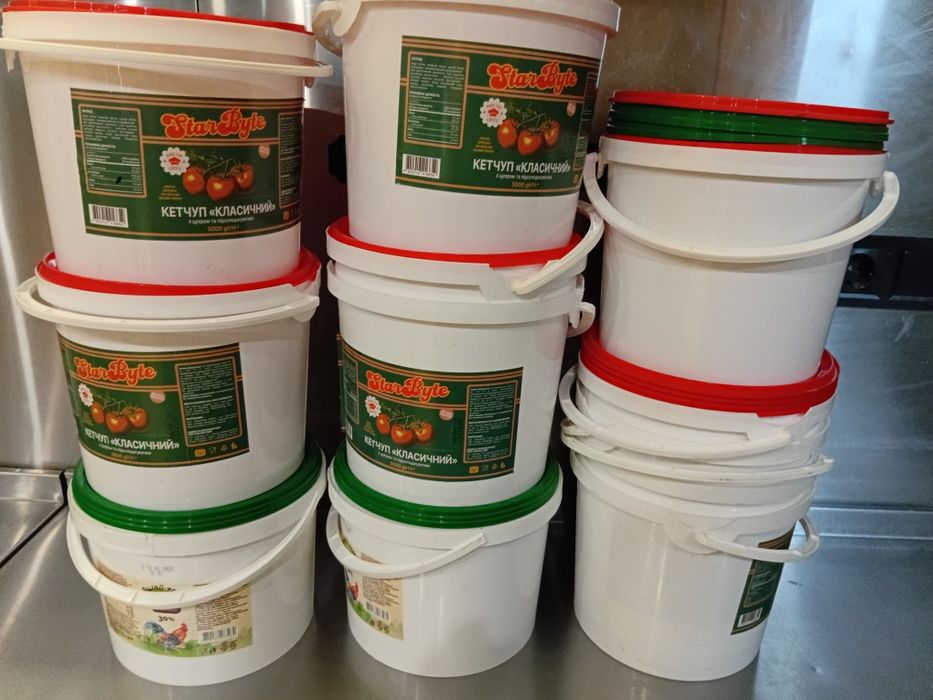 Пластикові відра з кришкою