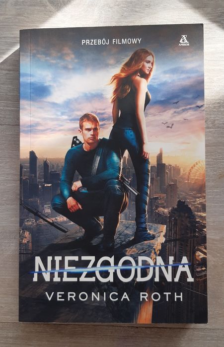 Książka Veronica Roth ,,Niezgodna"