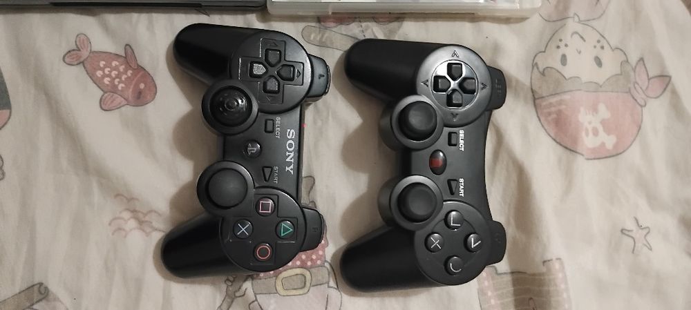 Ps3 320gb com 2 comandos