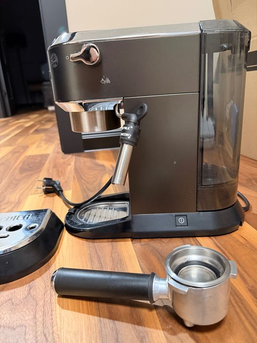 Ekspres kolbowy DeLonghi – sprawny, zadbany + akcesoria