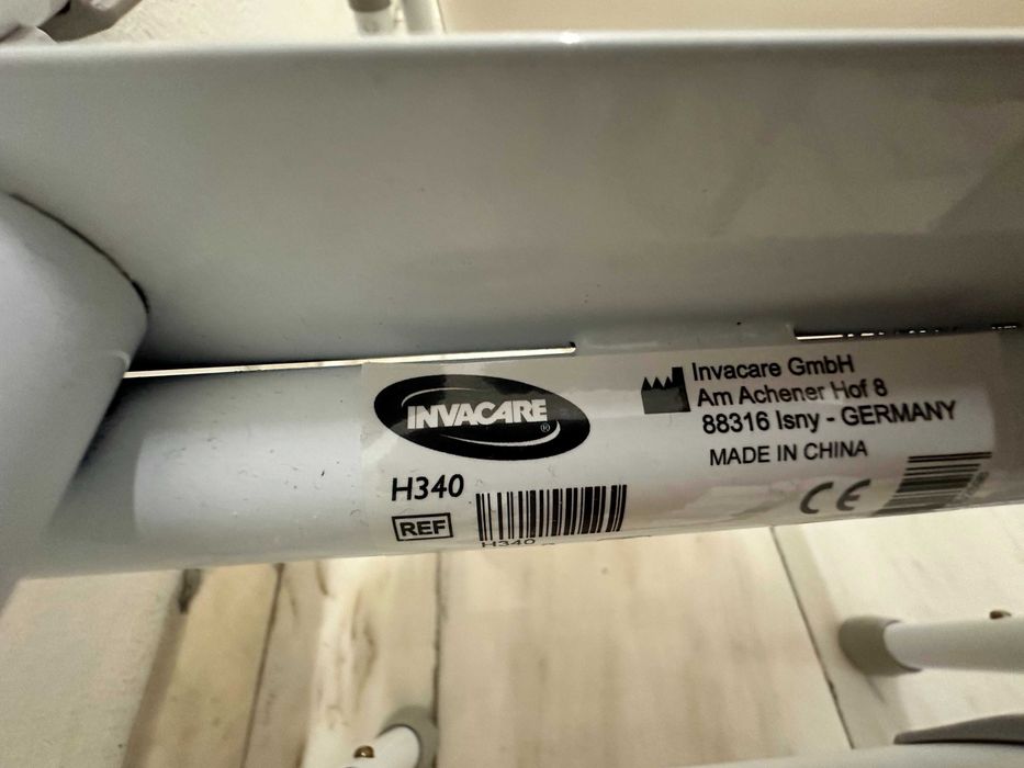 Cadeira Sanitária Izzo Invacare - Nova!