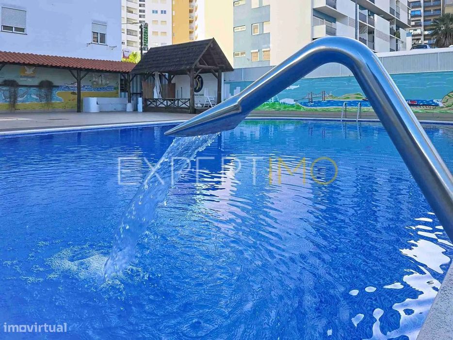 Apartamento T1 a 300m da Praia da Rocha com garagem e piscina
