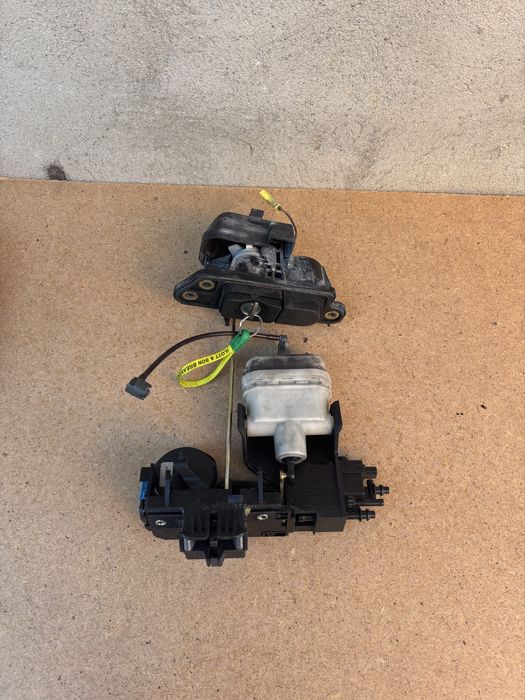 Замок багажника Mercedes-Benz W220 дорестайл