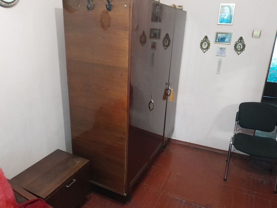 Шкаф  для  одягу