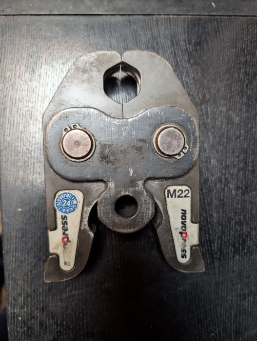 Szczęka zaciskowa M22