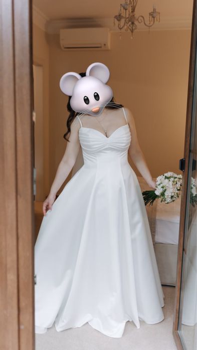 Весільна сукня.