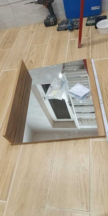 Lustro łazienkowe z półką 60x50