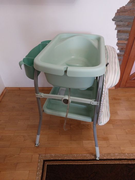 столик для сповивання та ванночка chicco