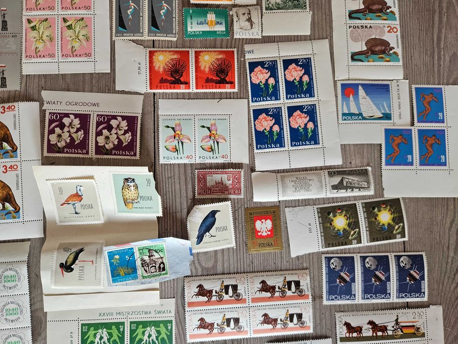 Duży zestaw znaczków PRL ok. 200 szt. – serie, bloki, lata 60–70