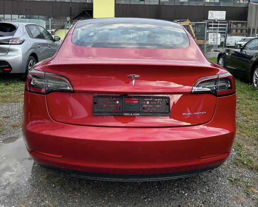 Оренда Tesla для таксі 490+ км