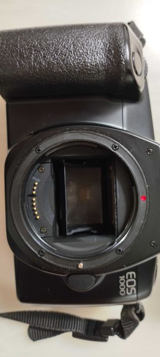 Canon EOS 1000 + flash Speedlite 200E