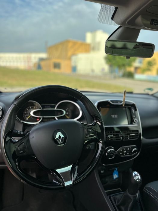 Renault Clio — fotografia 8