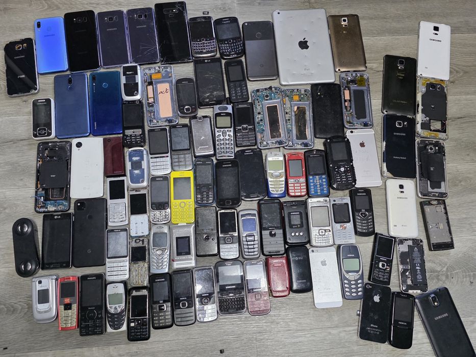 Продам телефоны nokia samsung iphone nec Soni ericsson siemens BlackBerry