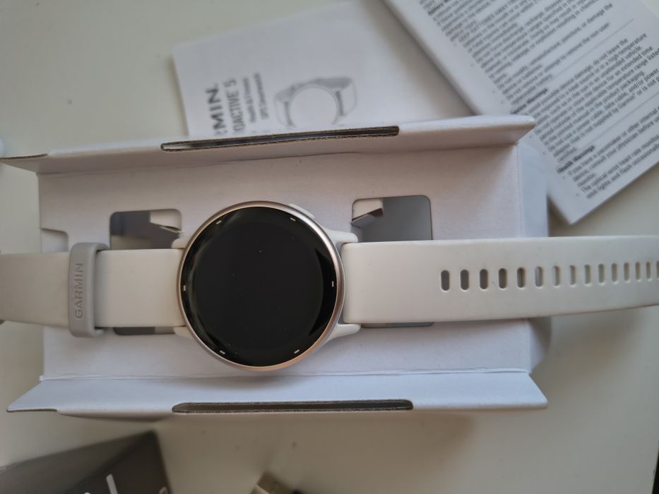 Zegarek sportowy Garmin Vivoactive 5. Nowoczesny