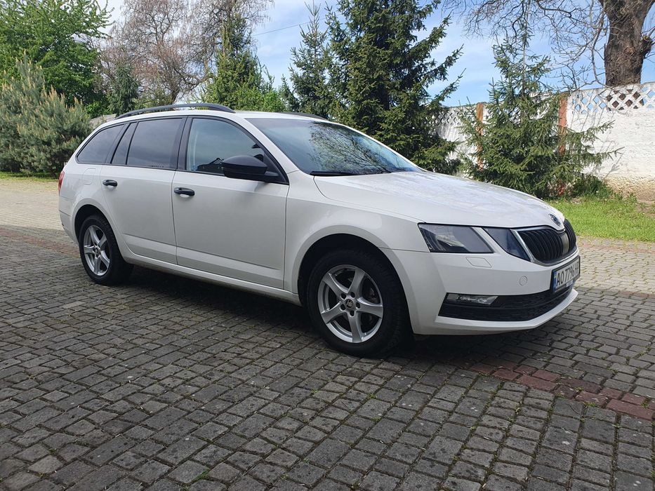 Skoda 2017 1.6 дизель, автомат