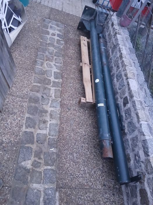 Vendo poste ferro  quatro metros