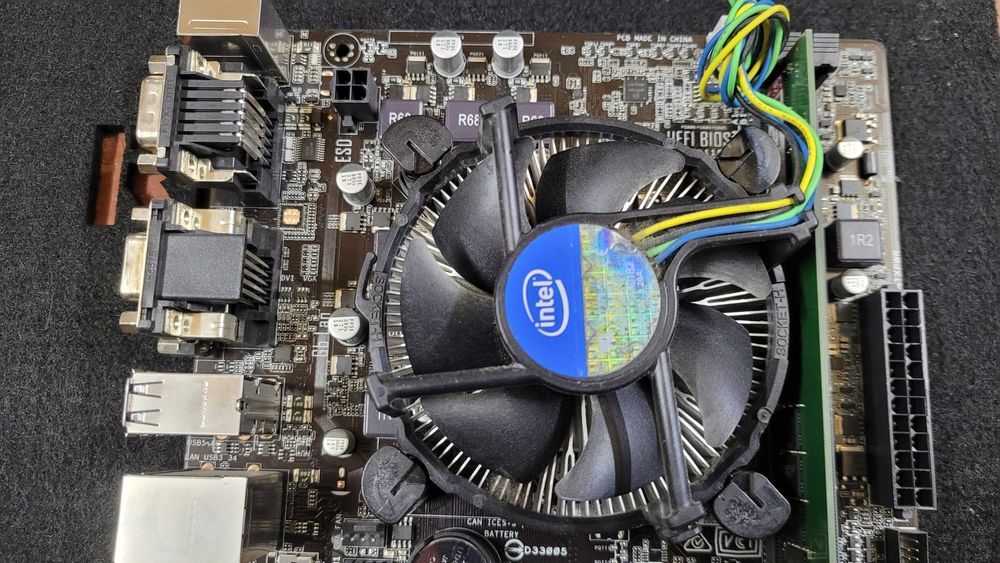 Комплект S1151 gen 7 ASUS H110M-C Intel Core I3 7100 3M Cache, 3.90 GHz  BOX 4GB DDR4