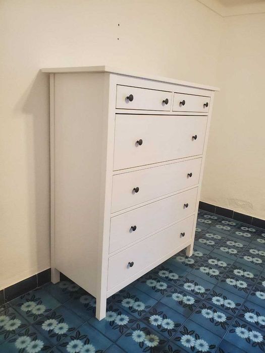 Cómoda IKEA Hemnes branca — como novo