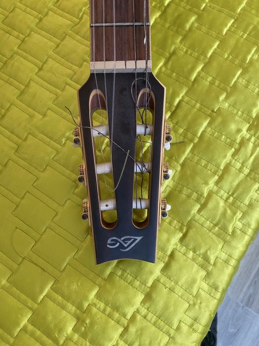 Guitarra marca LAG eletroacustica….
