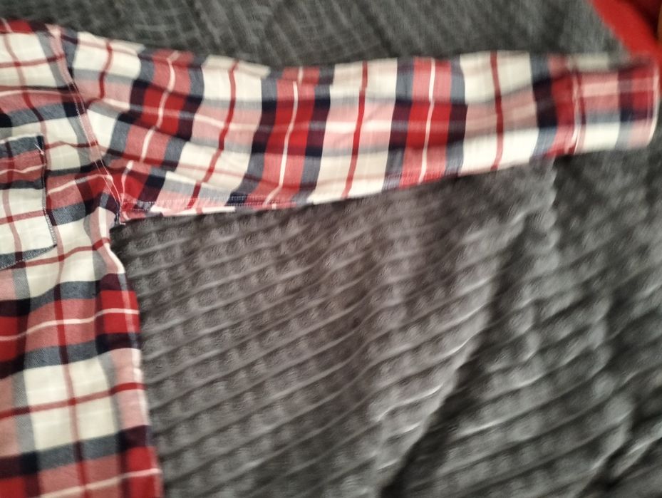 Дві Сорочки zara на 13 років. Недоліків не має . Ціна за дві-500