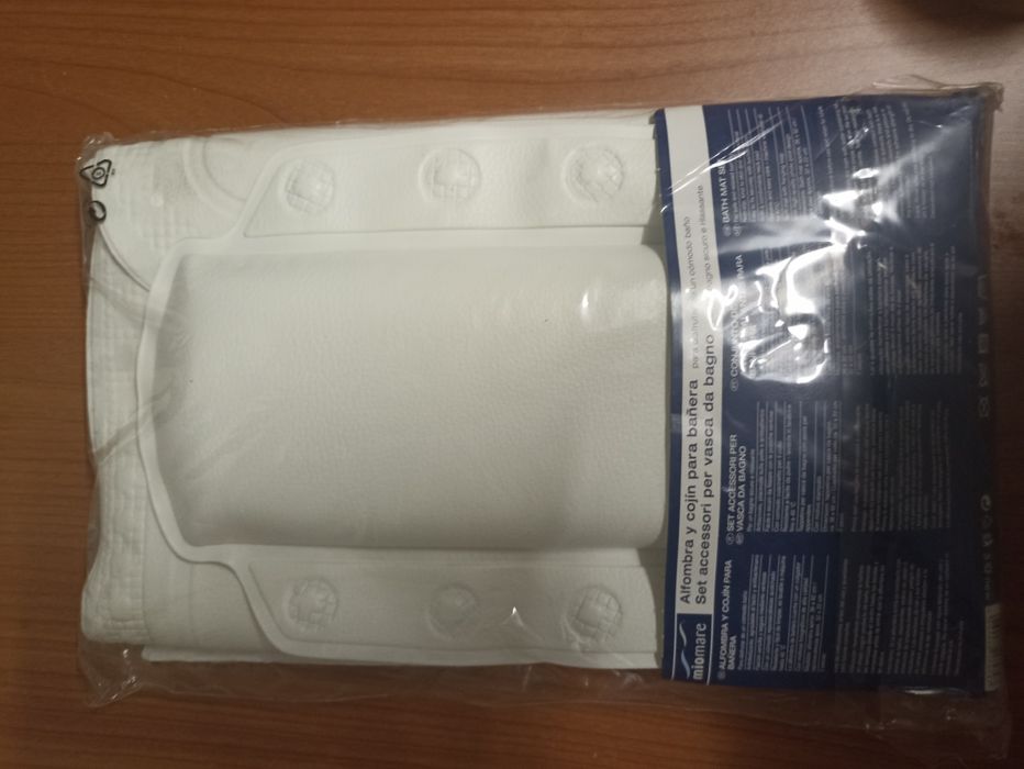 Tapete e almofada para banheira