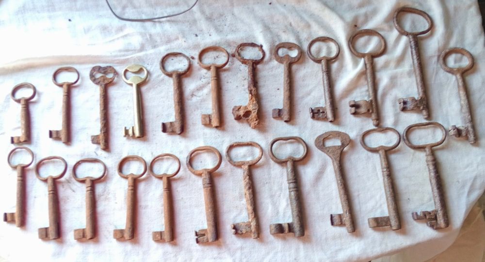 Chaves de fechaduras antigas e fechaduras