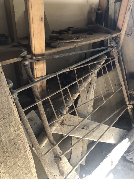 Várias camas para venda de ferro para recuperar