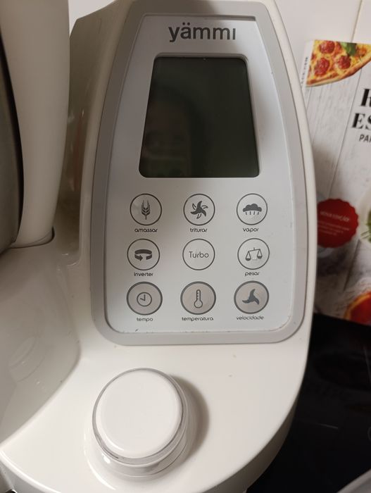 Yammi 2XL com acessórios e livro