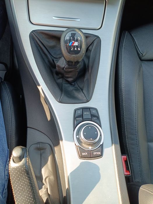 BMW Série 3 318d - 2011