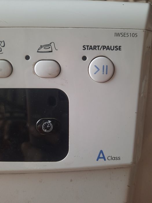 Стиральная машина Indesit IWSE5105 на запчасти