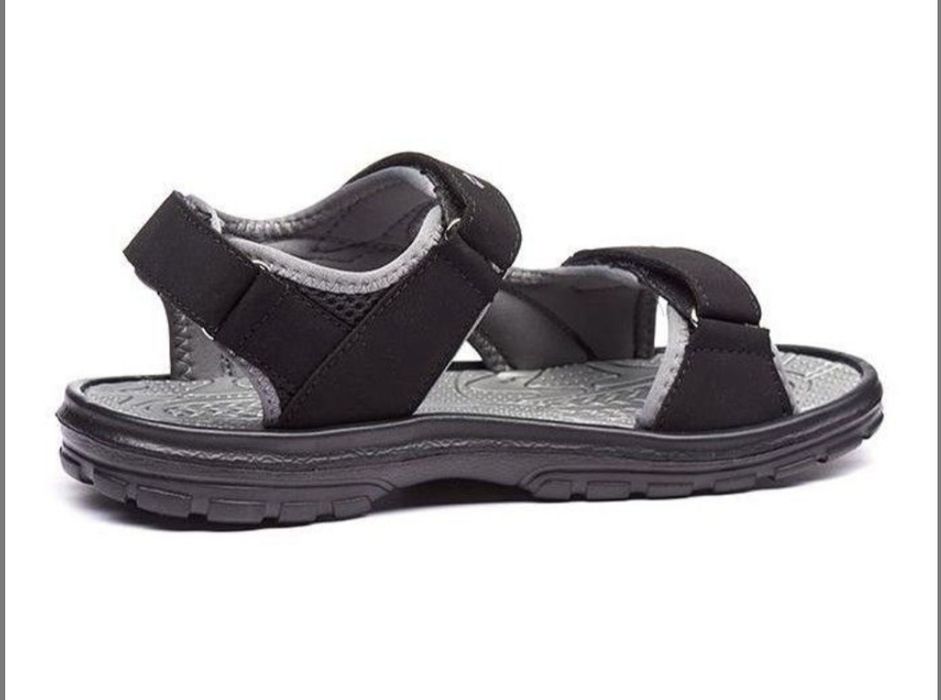 Сандалії Lotto DAKKAR III чорні ,46р,30см

Матері