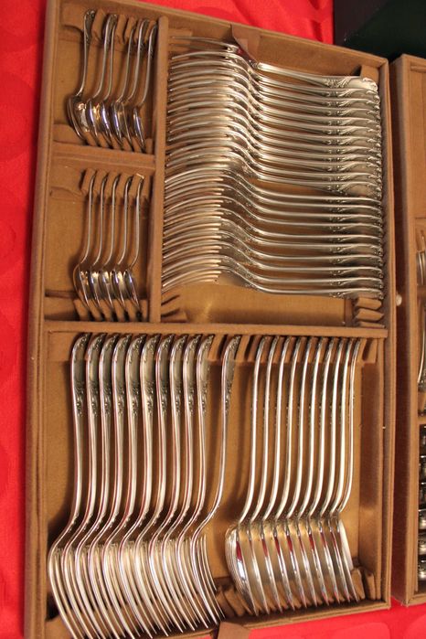 Faqueiro Christofle Marly de 156 peças em prata de lei francesa