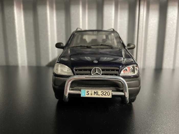 Maisto 1:18 - Miniatura de carro  Mercedes