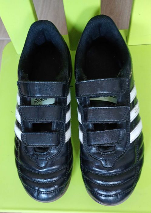 Adidas. Buty piłkarskie, chłopięce.