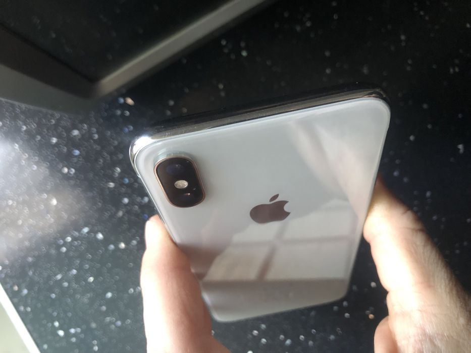 iphone X незапускається