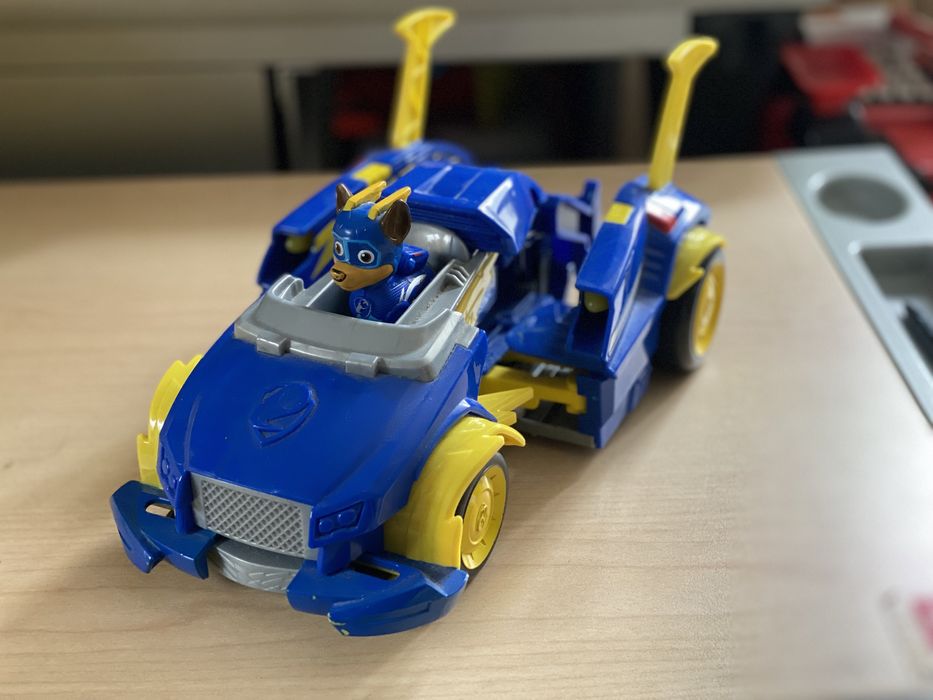 Гонщик із автомобілем (серія Мегащенки) Щенячий патруль