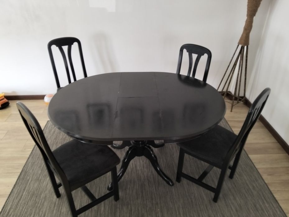 Mesa e 4 cadeiras