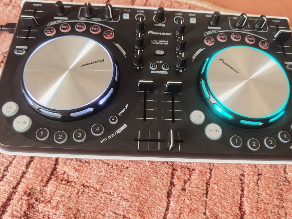 DJ-контролер Pioneer DDJ-WeGO K в ідеалі + кабелі