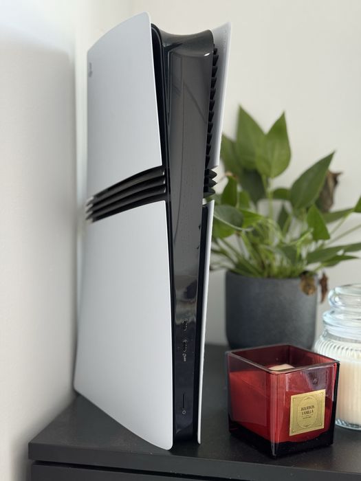 PlayStation 5 Pro como nova + comando extra | Ainda na garantia