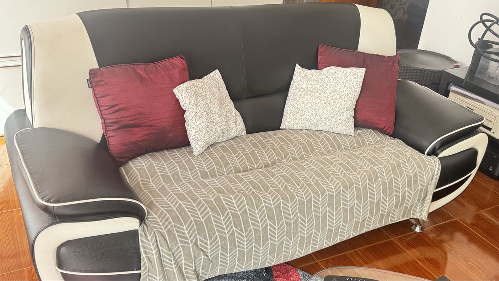 Sofas em pele preto e branco