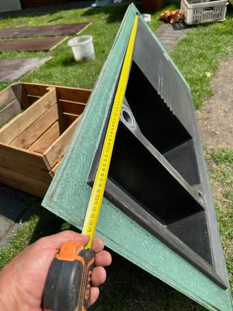 Unikatowy zlew kuchenny na szkle.