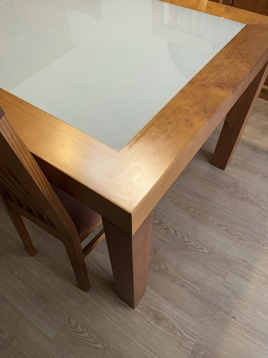 Mesa de jantar com 4 cadeiras