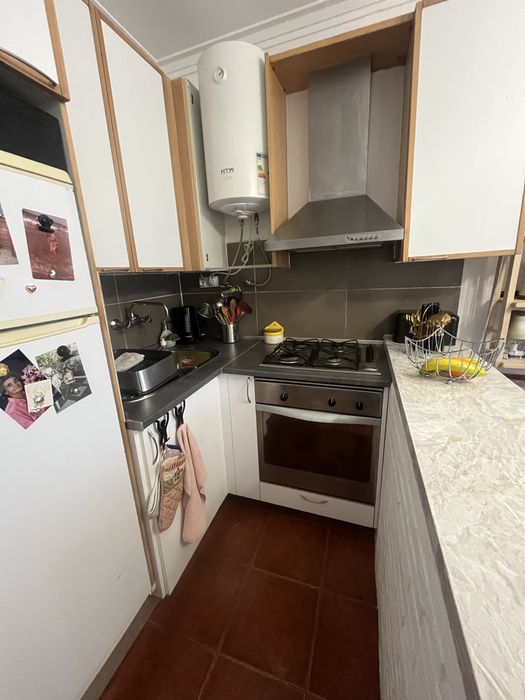 Aluga se t1 charneca da caparica mobilada equipado