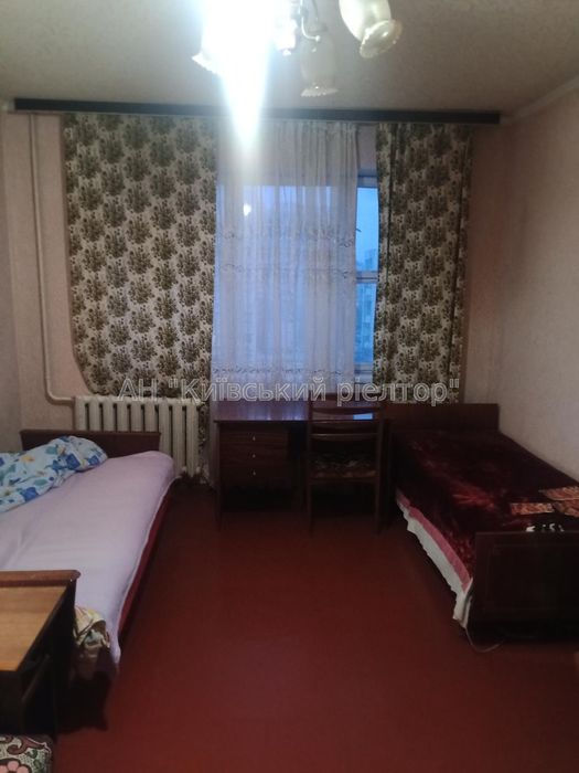 Оренда кімнати в 3 к. квартирі біля м. Вирлиця!