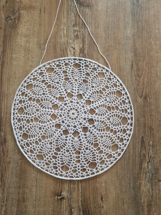 Ozdoba szydełkowa do okna rękodzieło