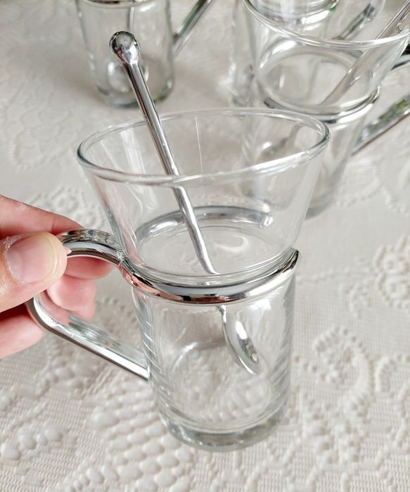 Chávenas com pega de plástico